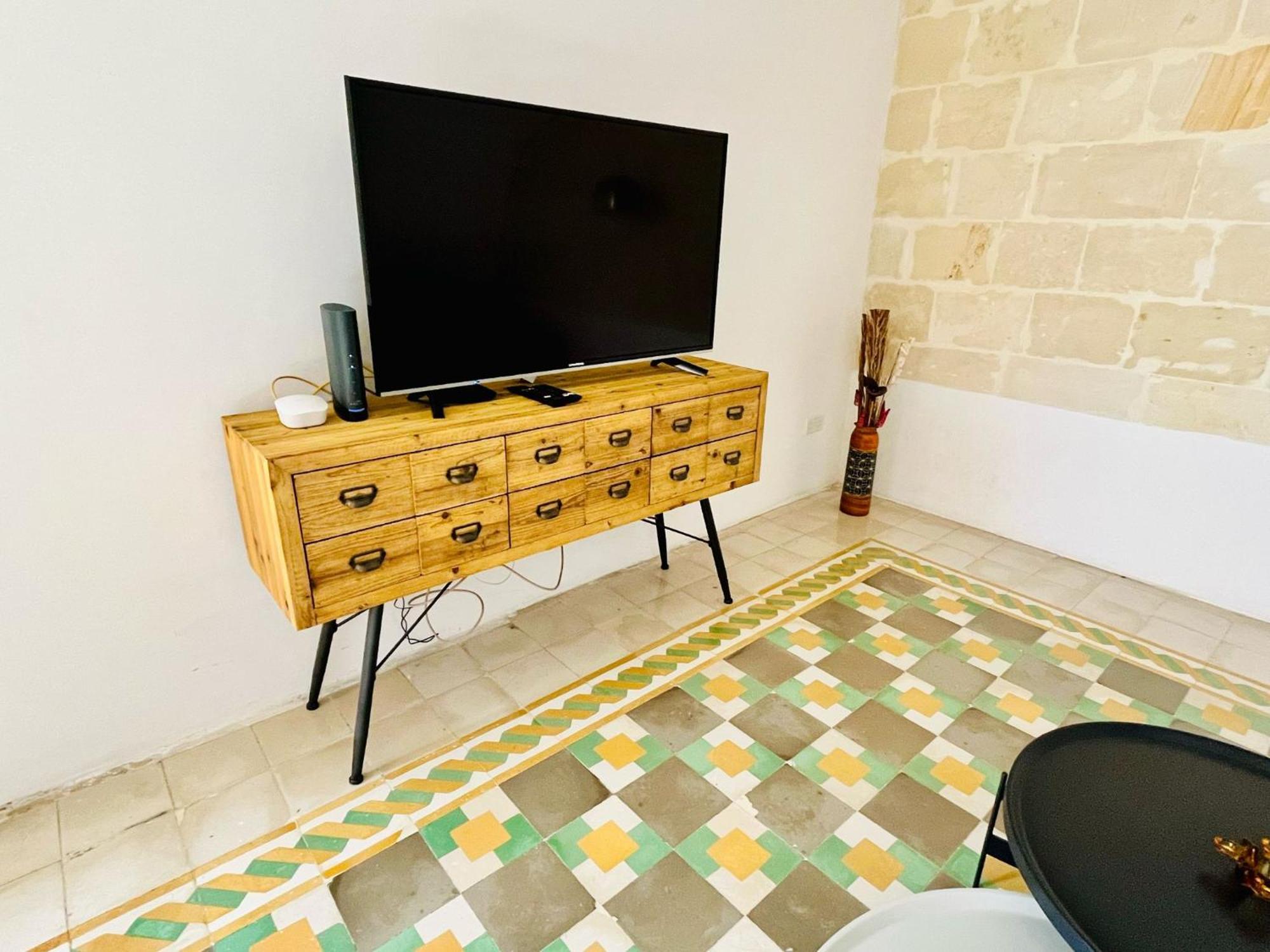 Cozy Charming Apartment In Old Bakery Street Valletta Exterior photo